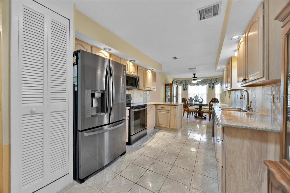 Image 7 of 44 For 543 Clubhill Drive