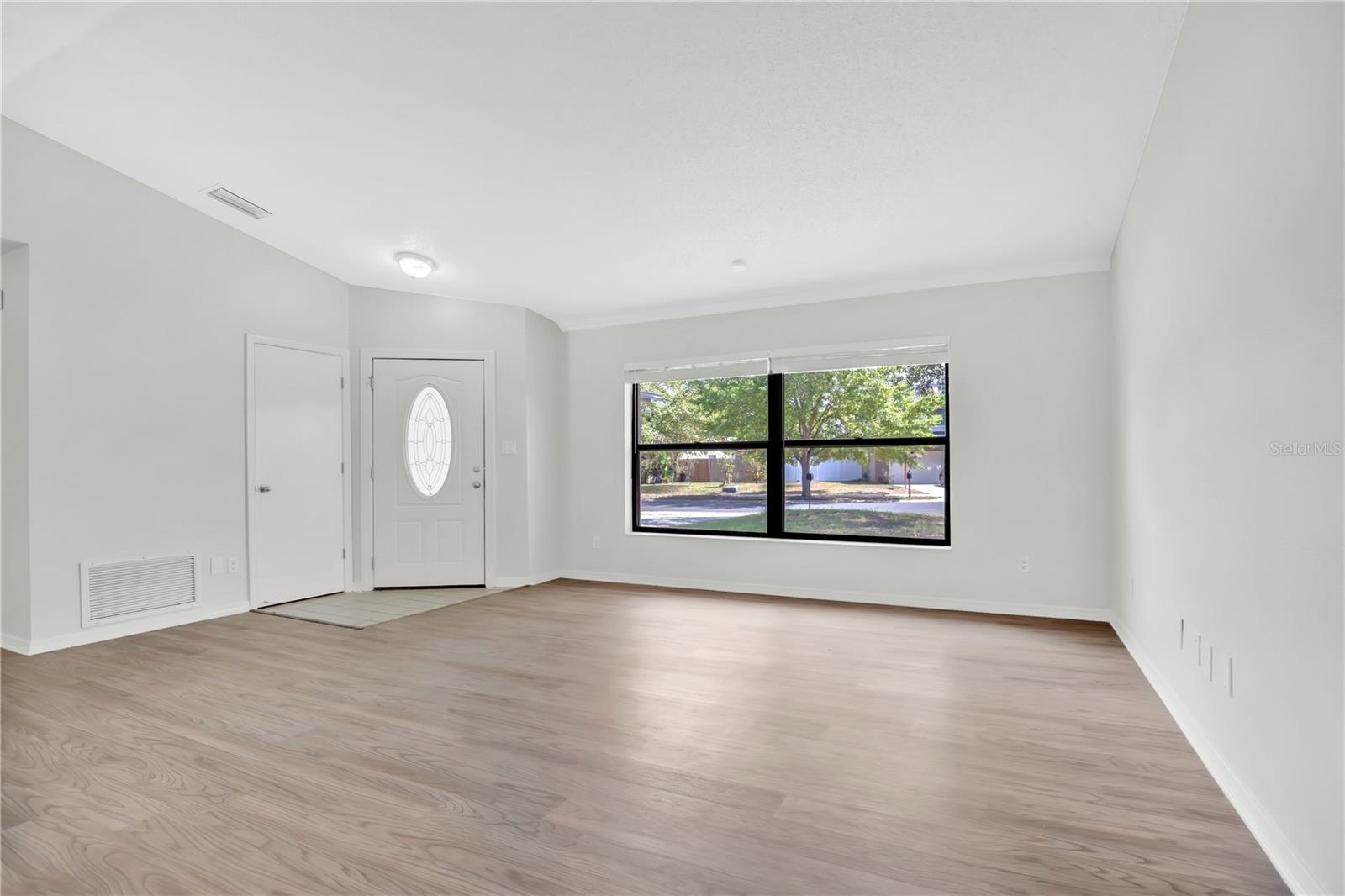 Image 5 of 32 For 1050 Dishman Loop