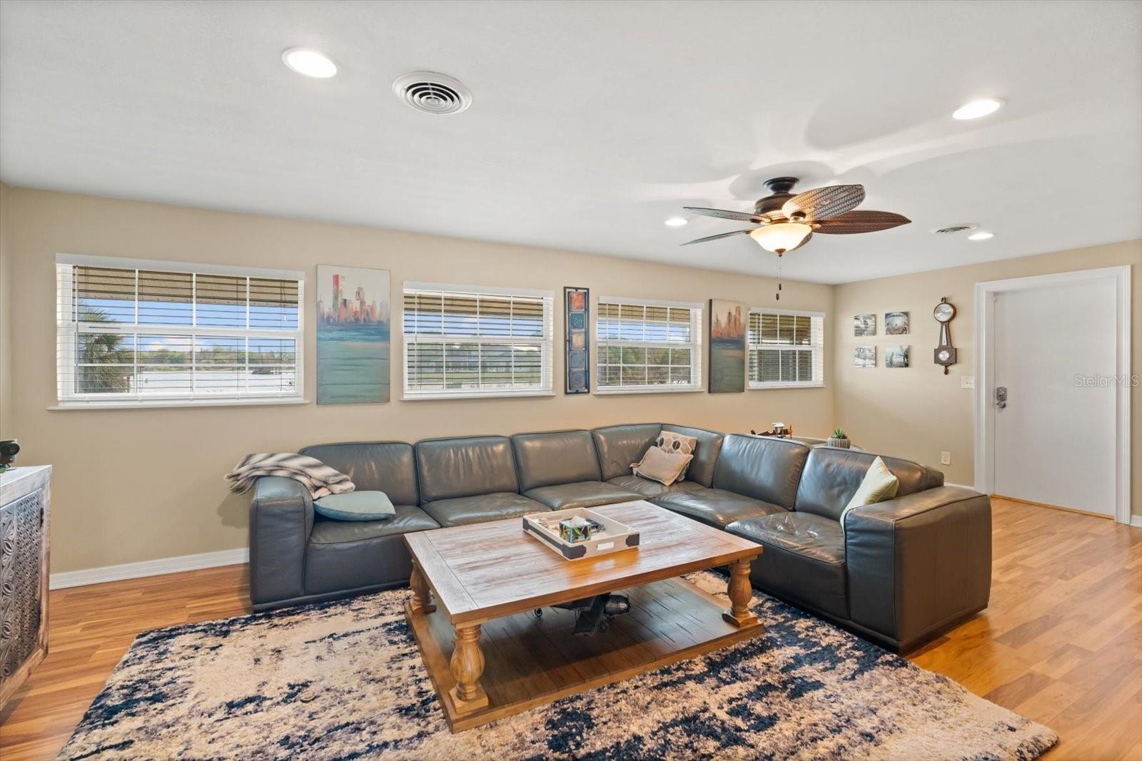 Image 10 of 33 For 5493 Alandale Court