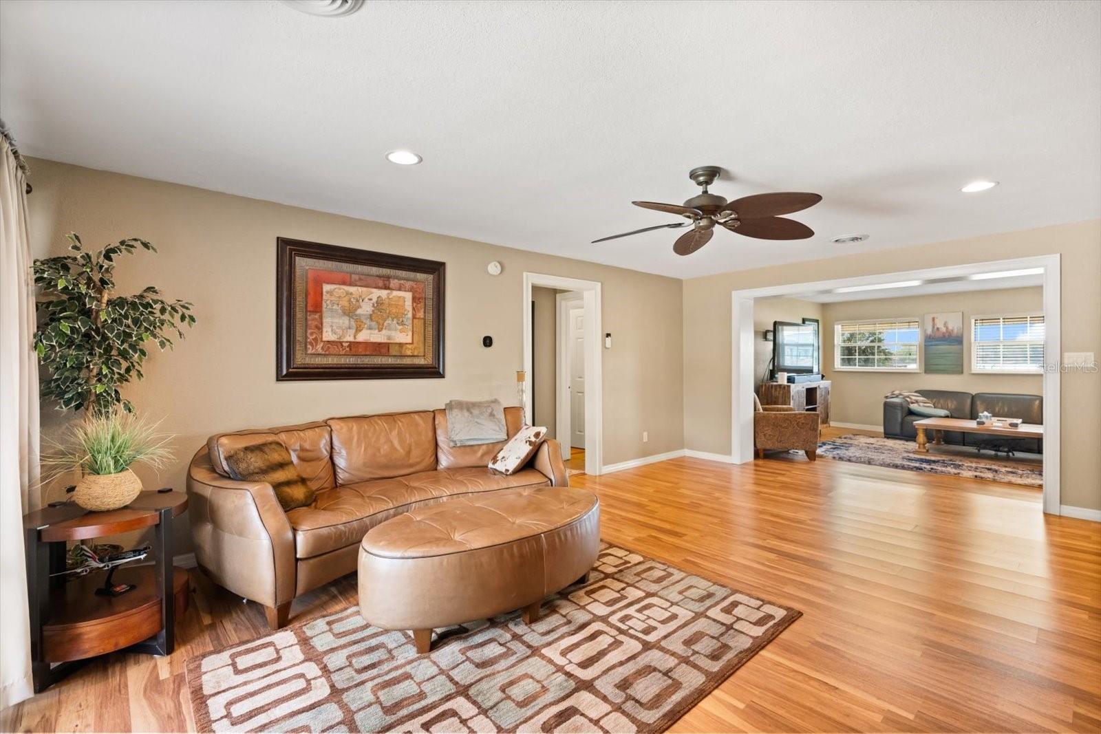 Image 7 of 33 For 5493 Alandale Court