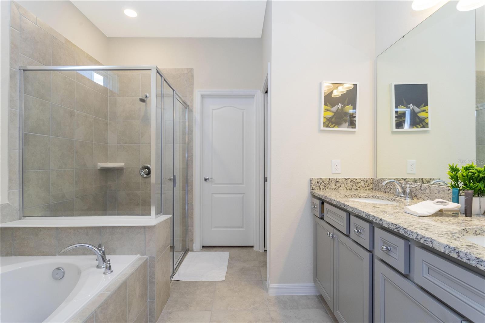 Image 17 of 51 For 7256 Oakmoss Loop