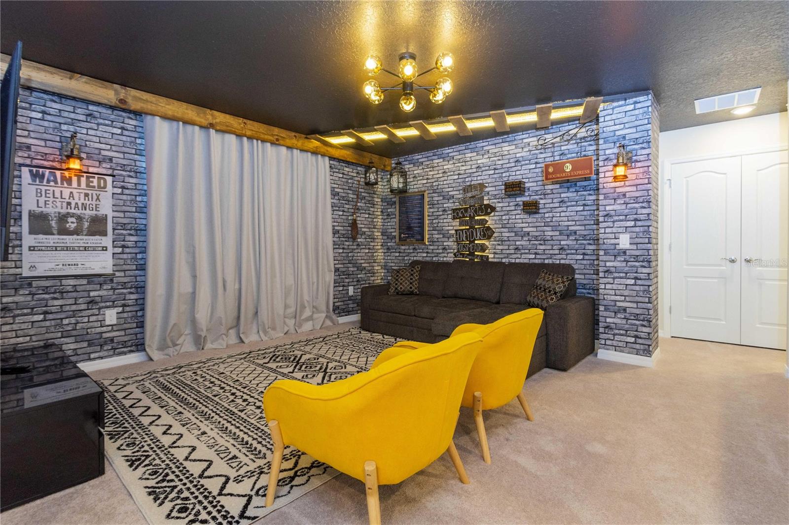 Image 19 of 51 For 7256 Oakmoss Loop