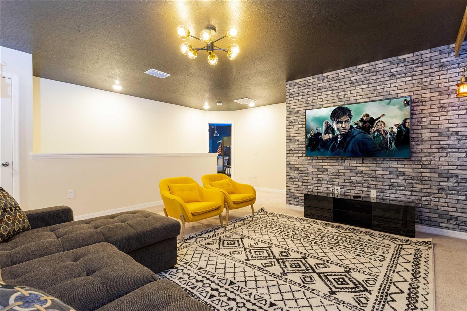 Image 21 of 51 For 7256 Oakmoss Loop