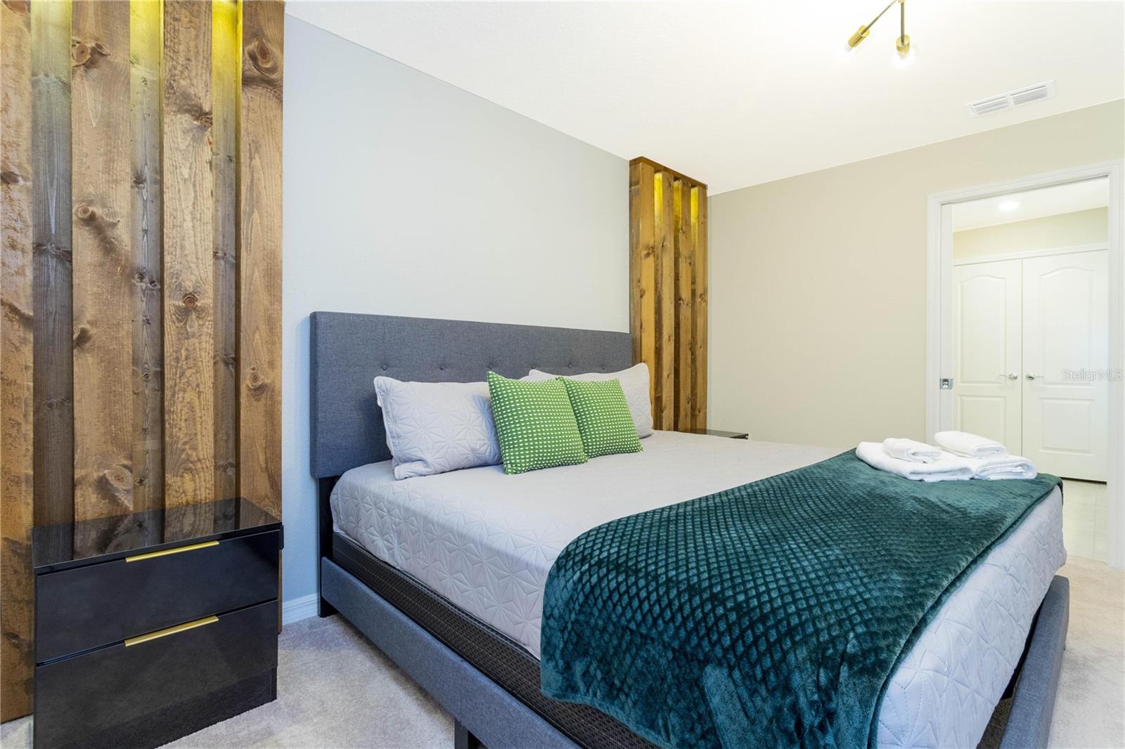 Image 33 of 51 For 7256 Oakmoss Loop