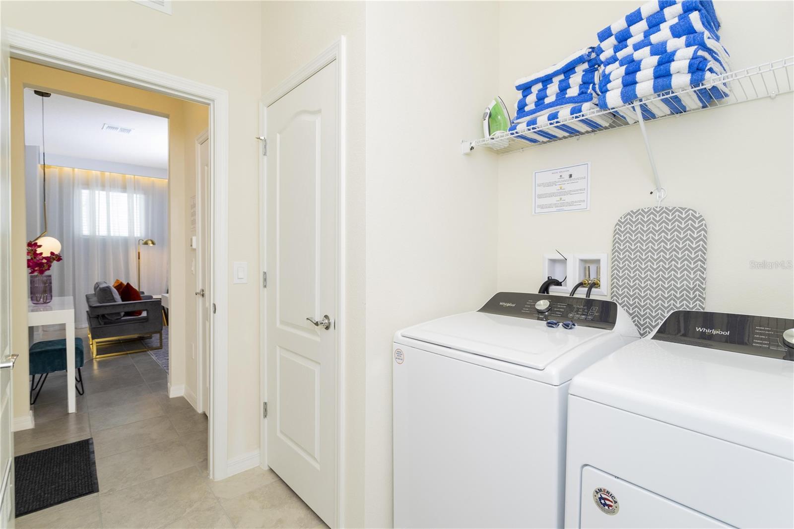 Image 37 of 51 For 7256 Oakmoss Loop