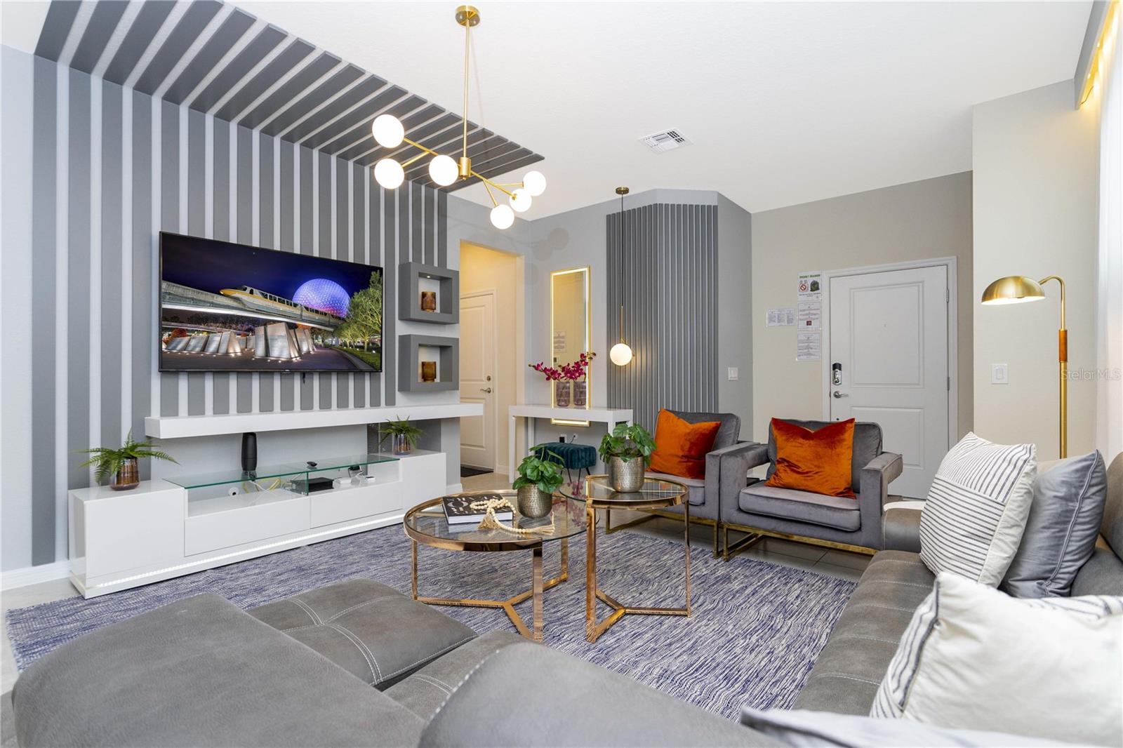 Image 4 of 51 For 7256 Oakmoss Loop