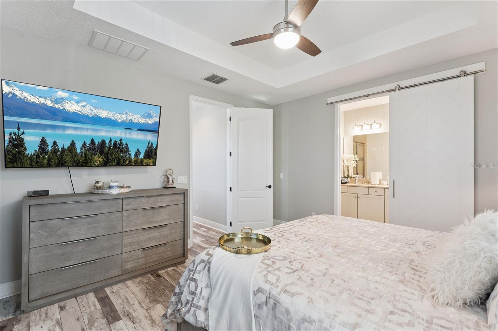 Image 15 of 36 For 9938 Eagle Creek Center Boulevard