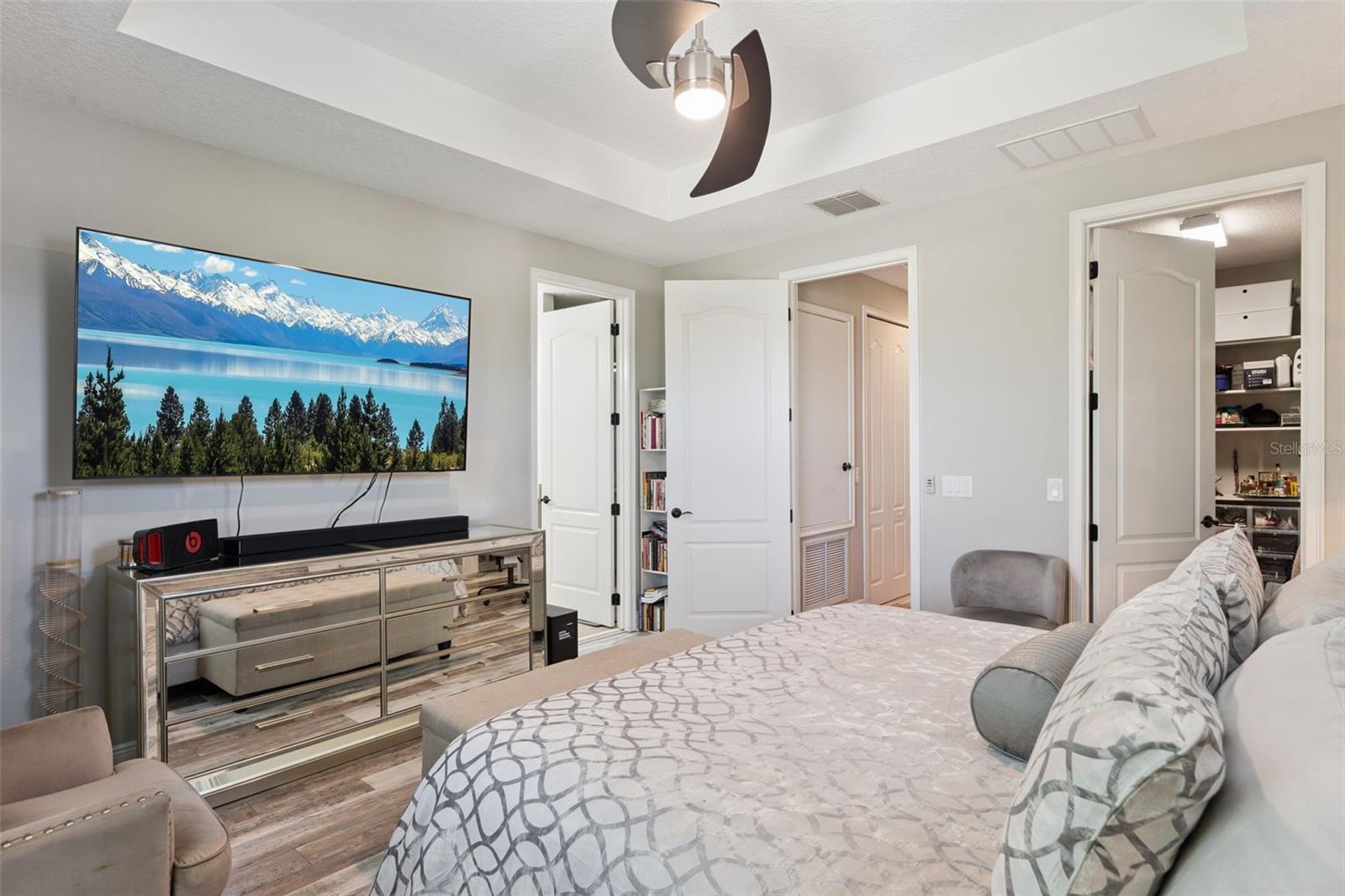 Image 16 of 36 For 9938 Eagle Creek Center Boulevard