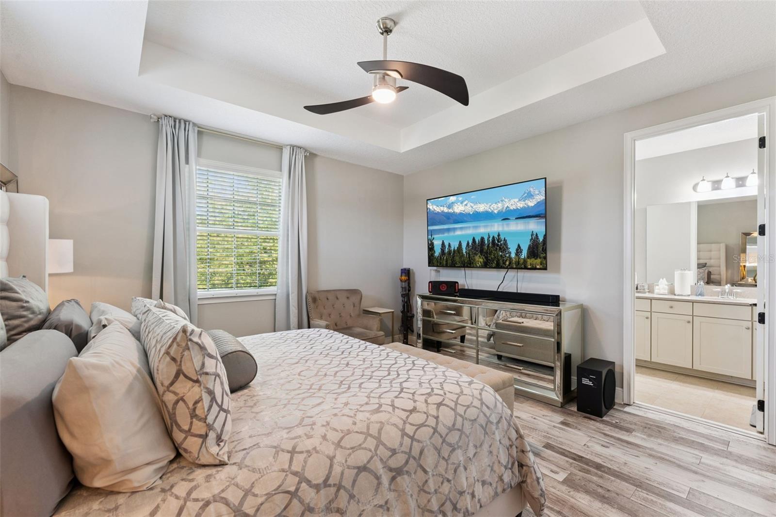 Image 17 of 36 For 9938 Eagle Creek Center Boulevard