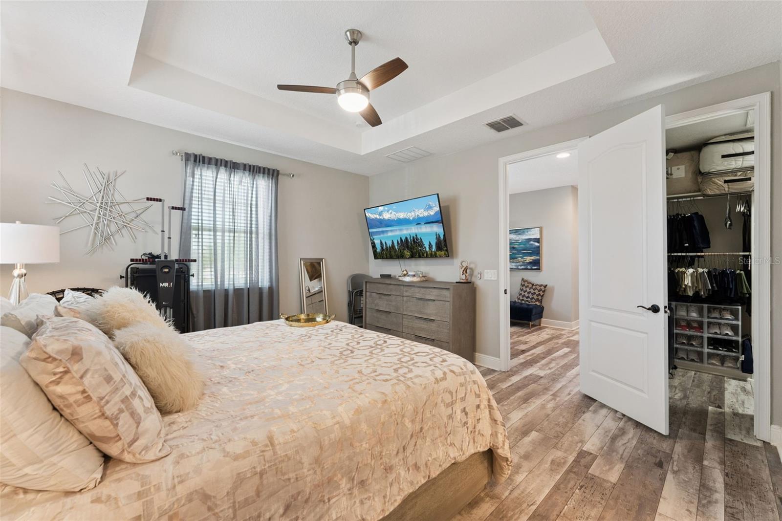 Image 18 of 36 For 9938 Eagle Creek Center Boulevard