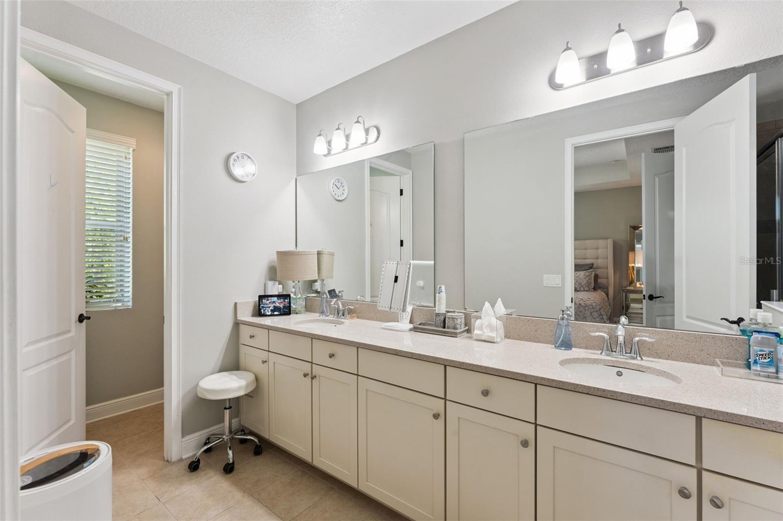 Image 19 of 36 For 9938 Eagle Creek Center Boulevard