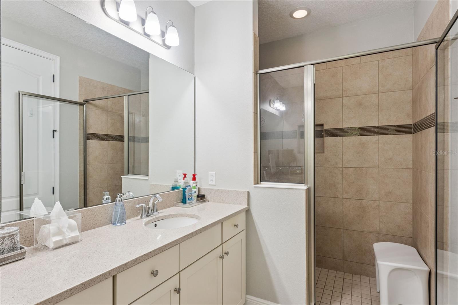 Image 21 of 36 For 9938 Eagle Creek Center Boulevard