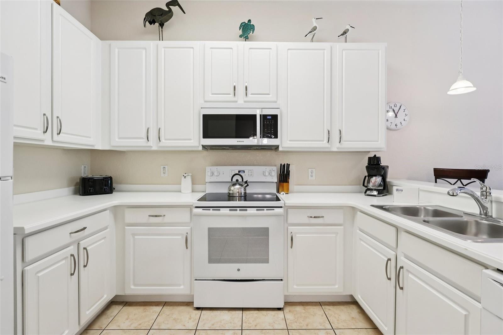 Image 14 of 32 For 915 New Providence  303