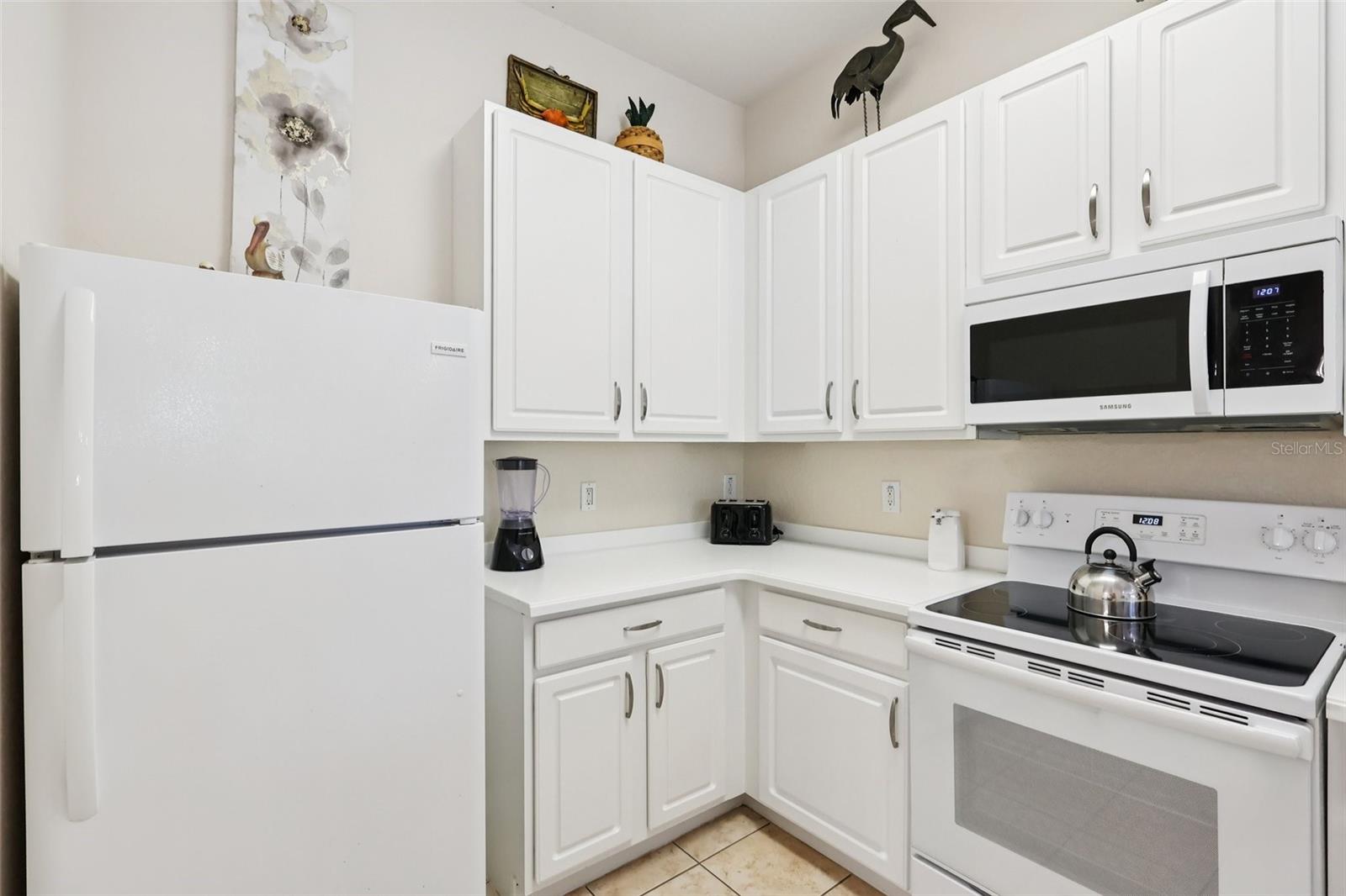 Image 16 of 32 For 915 New Providence  303