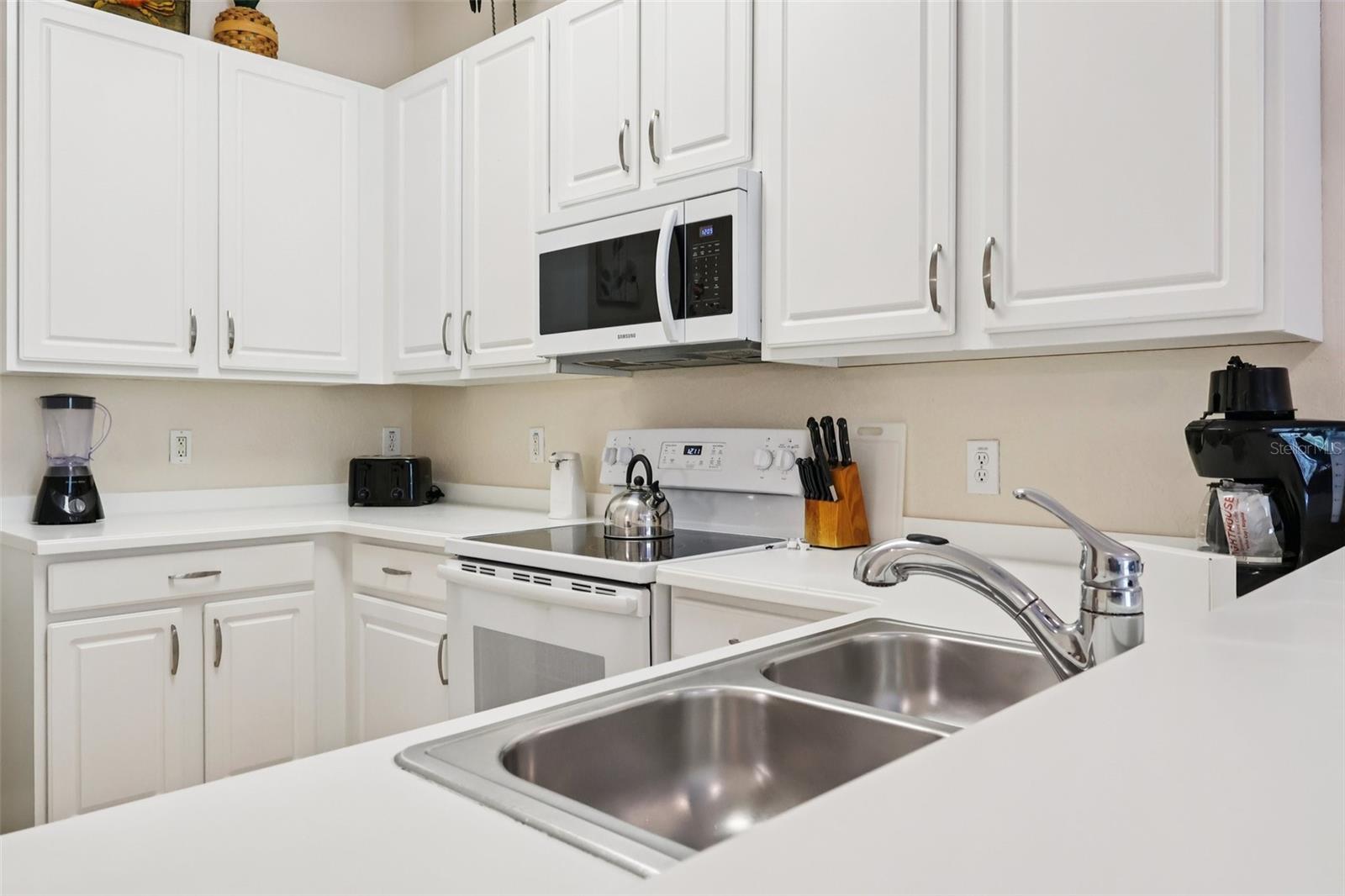 Image 17 of 32 For 915 New Providence  303