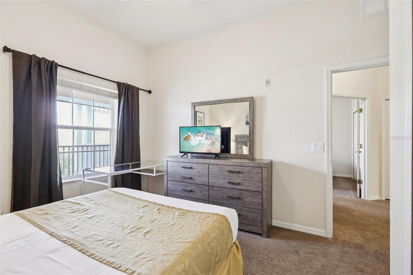 Image 21 of 32 For 915 New Providence  303