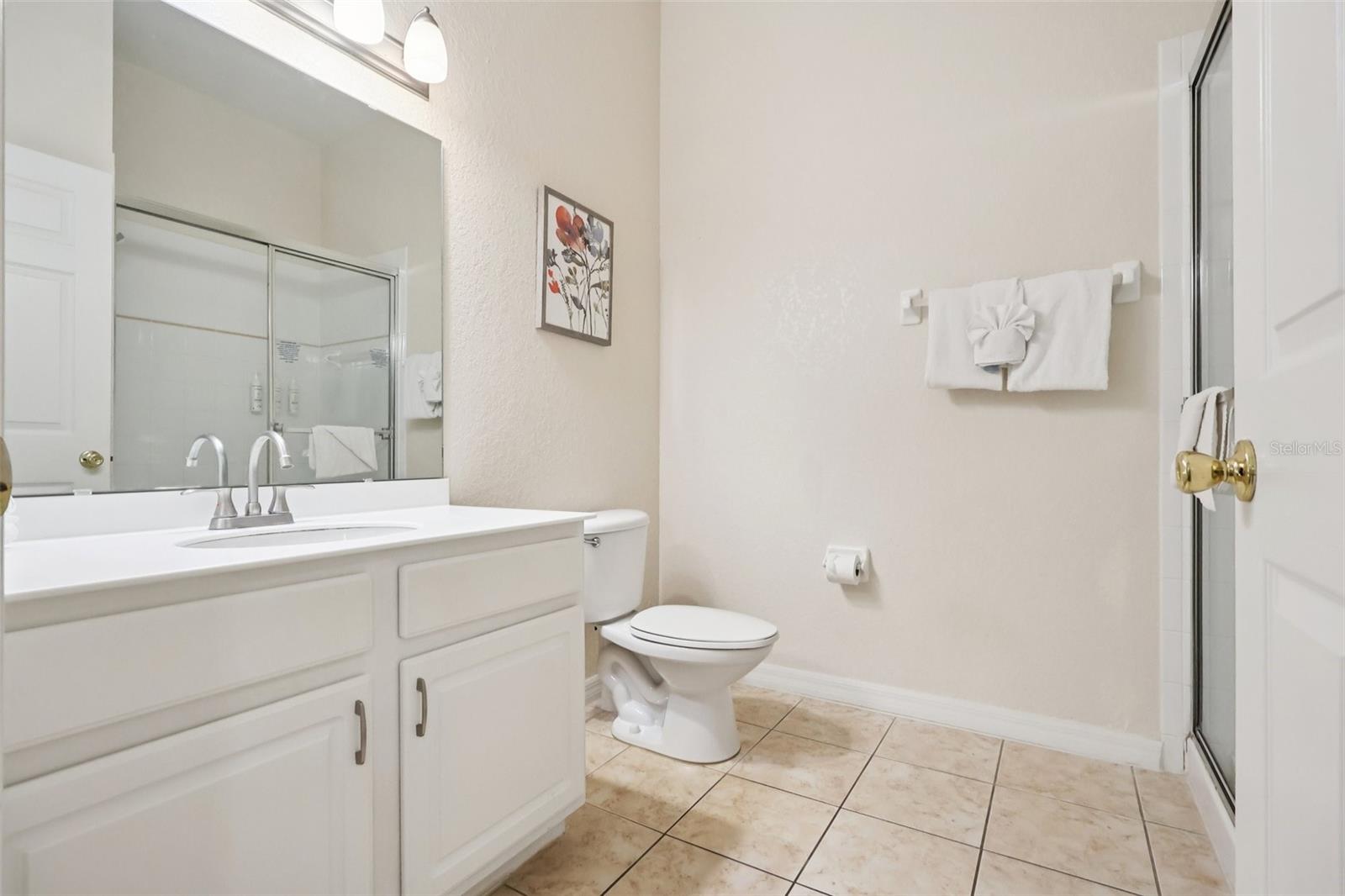 Image 22 of 32 For 915 New Providence  303