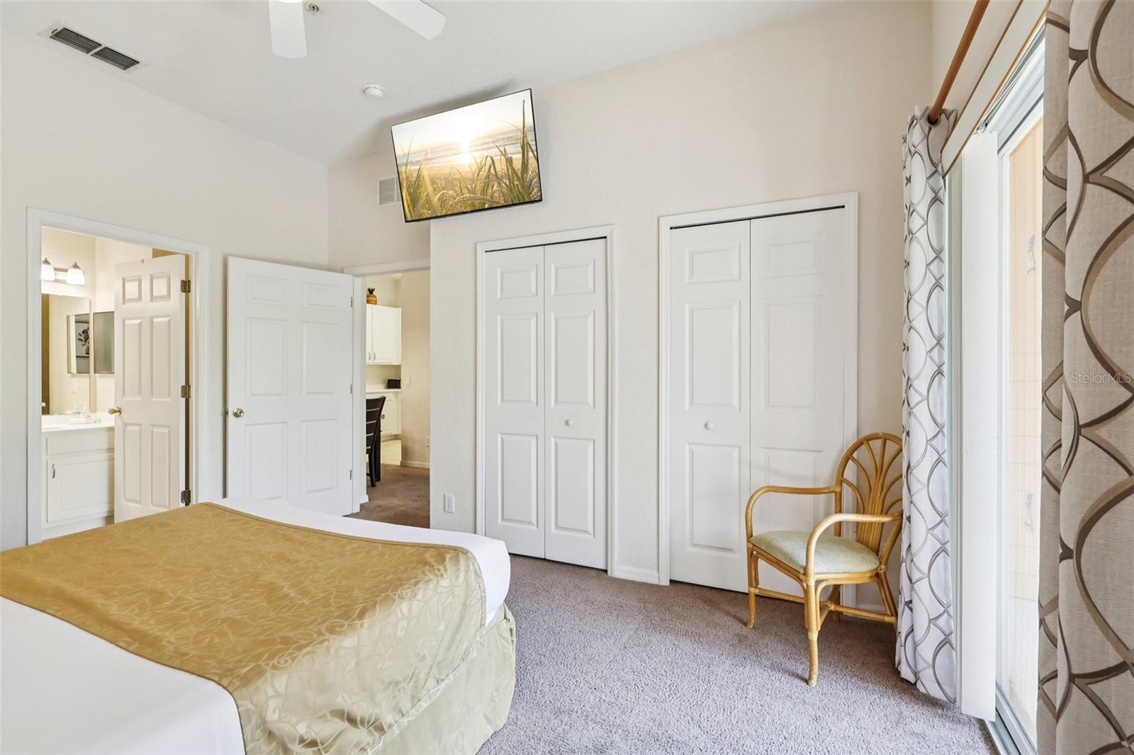 Image 24 of 32 For 915 New Providence  303