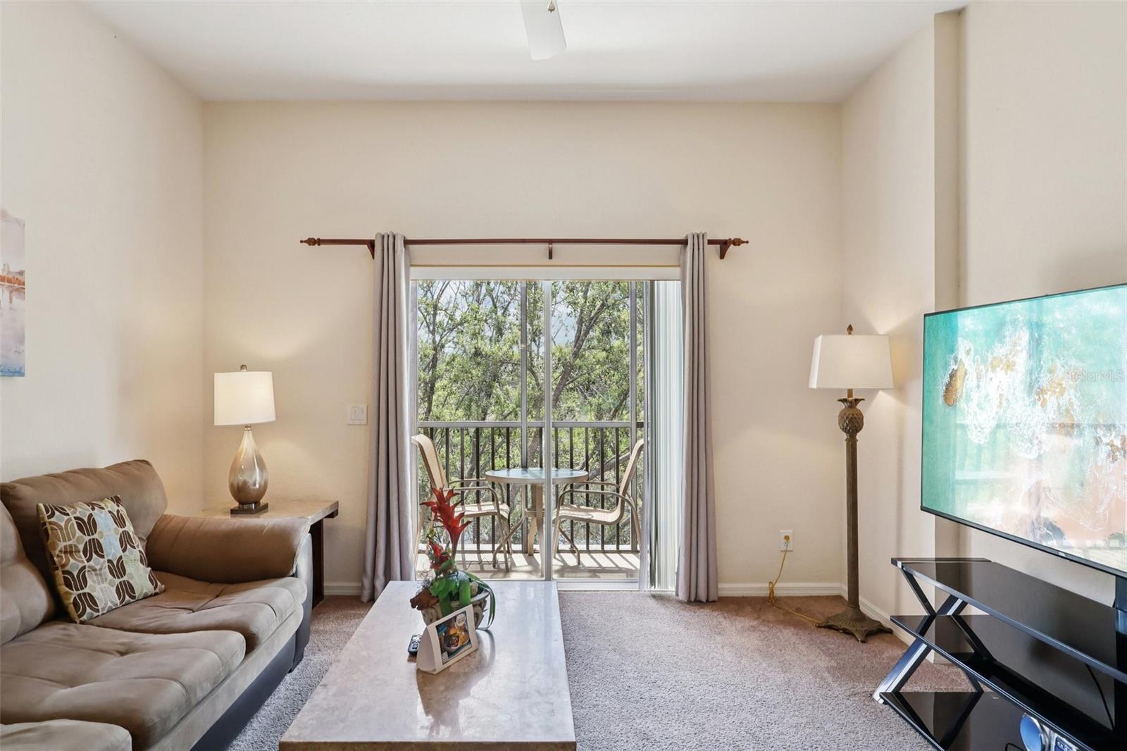 Image 9 of 32 For 915 New Providence  303