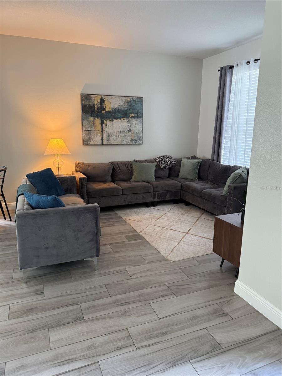 Image 5 of 45 For 338 Holborn Loop