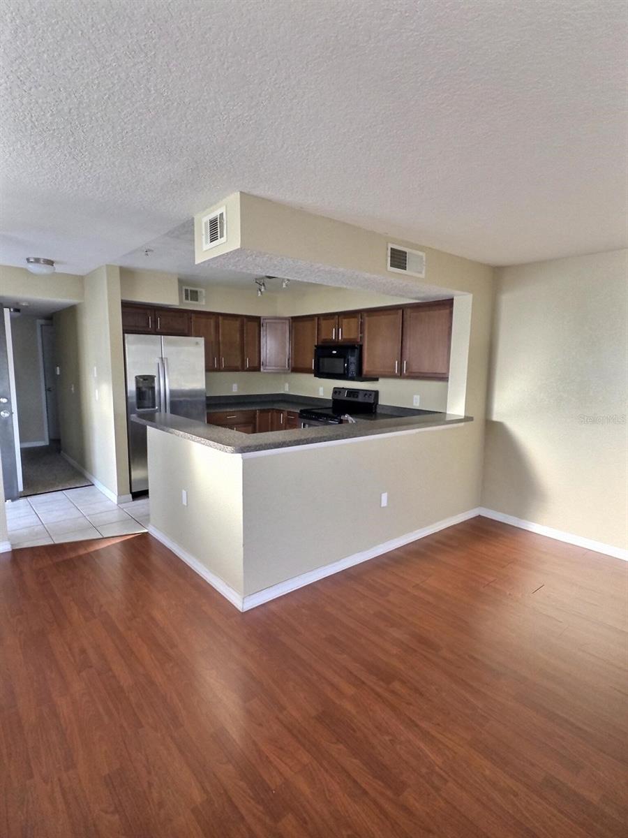 Image 4 of 23 For 13803 Fairway Island Drive 1618