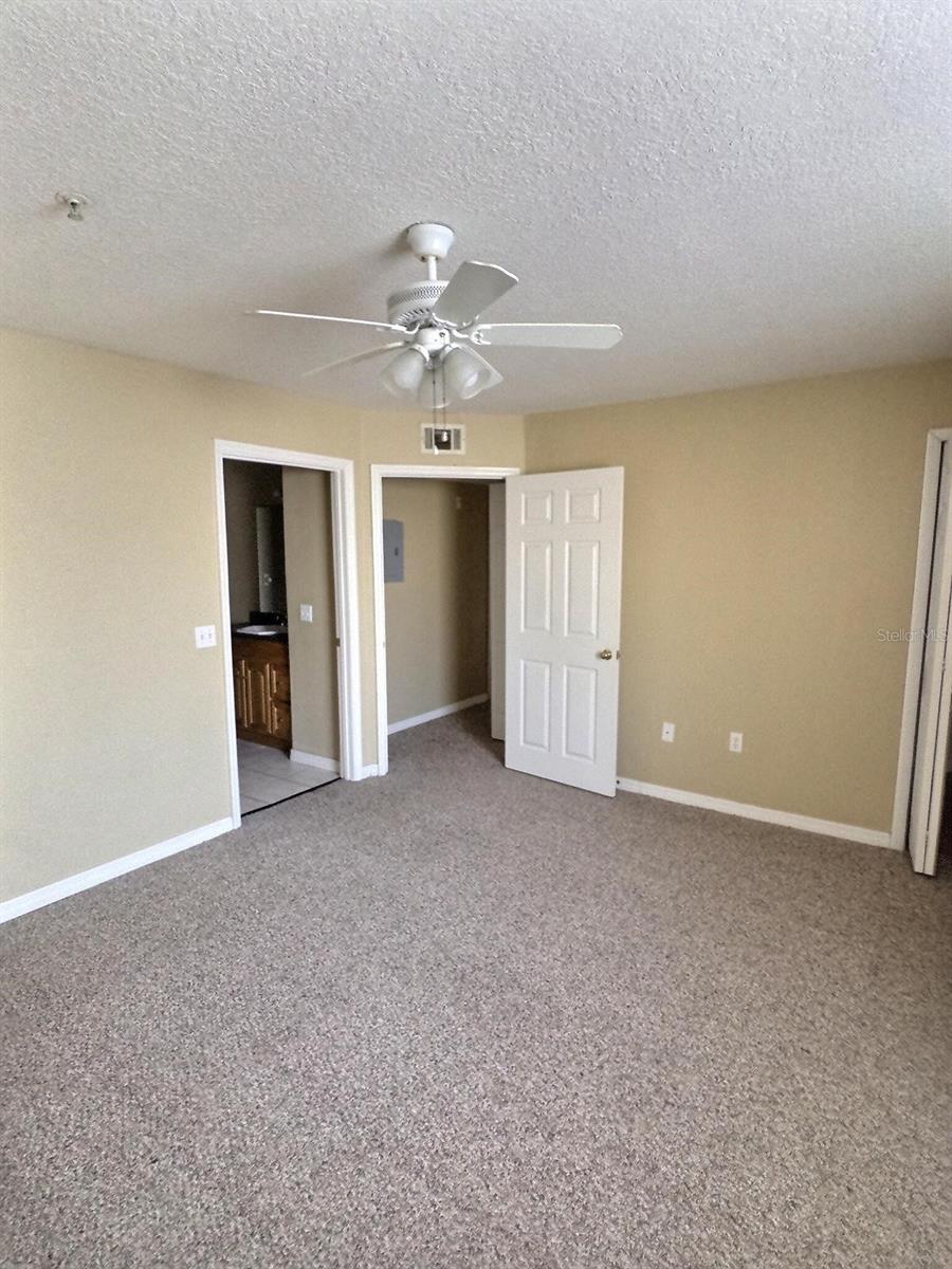 Image 7 of 23 For 13803 Fairway Island Drive 1618