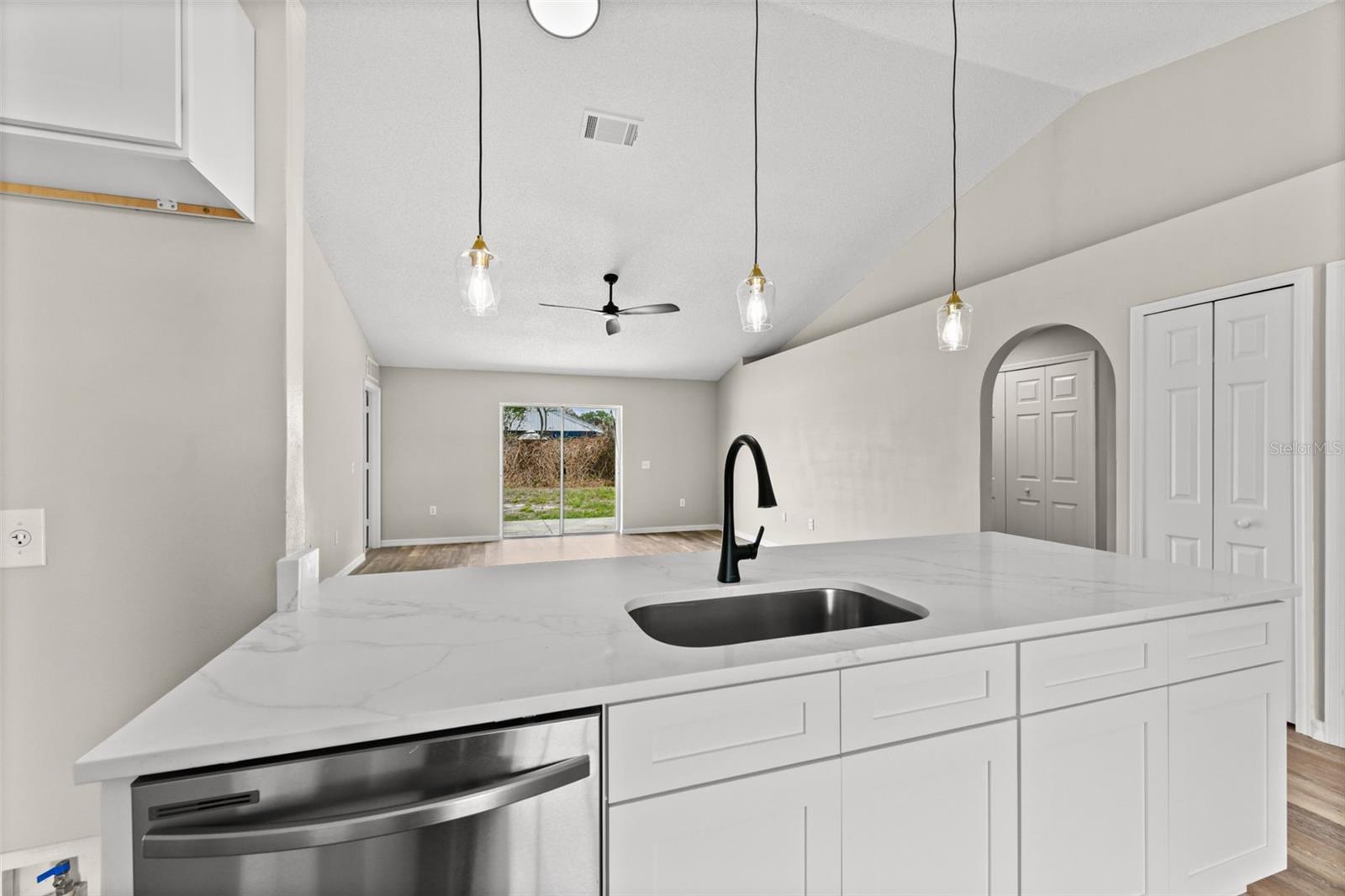 Image 16 of 47 For 3904 Warbler Drive