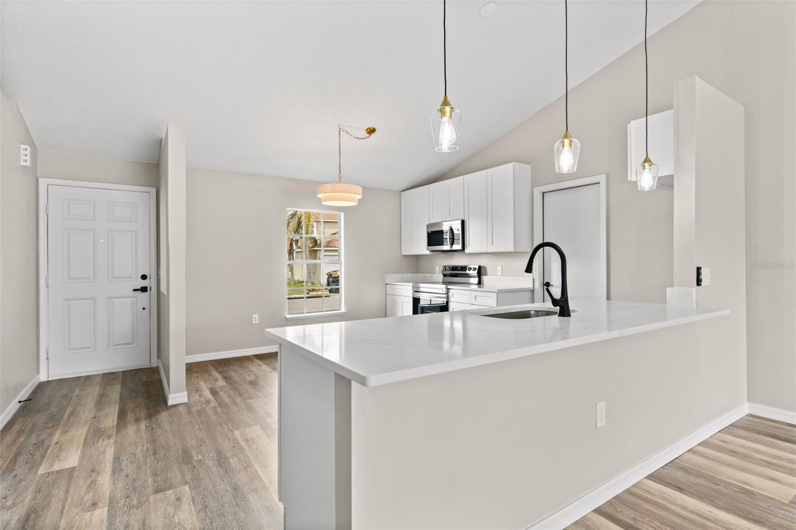 Image 7 of 47 For 3904 Warbler Drive