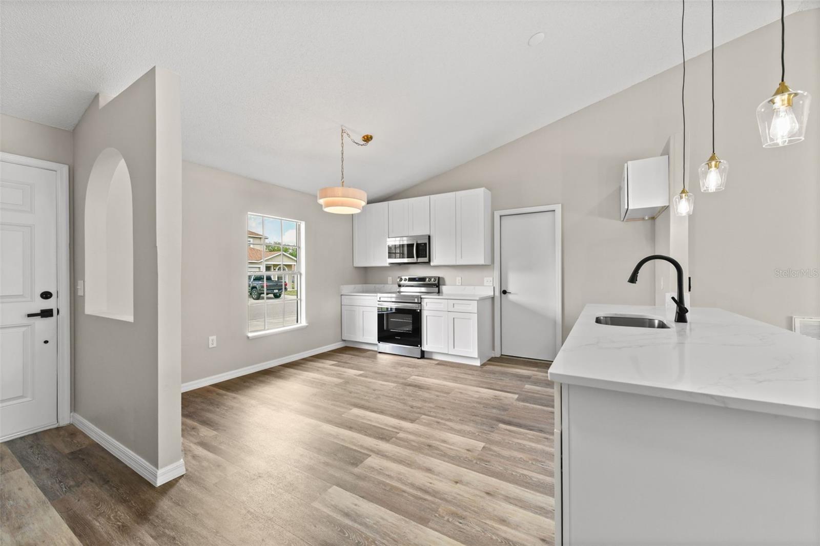 Image 8 of 47 For 3904 Warbler Drive