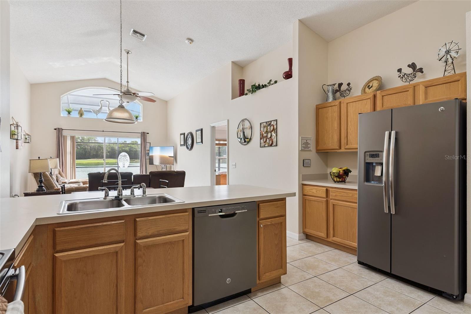 Image 14 of 55 For 967 Lake Berkley Drive