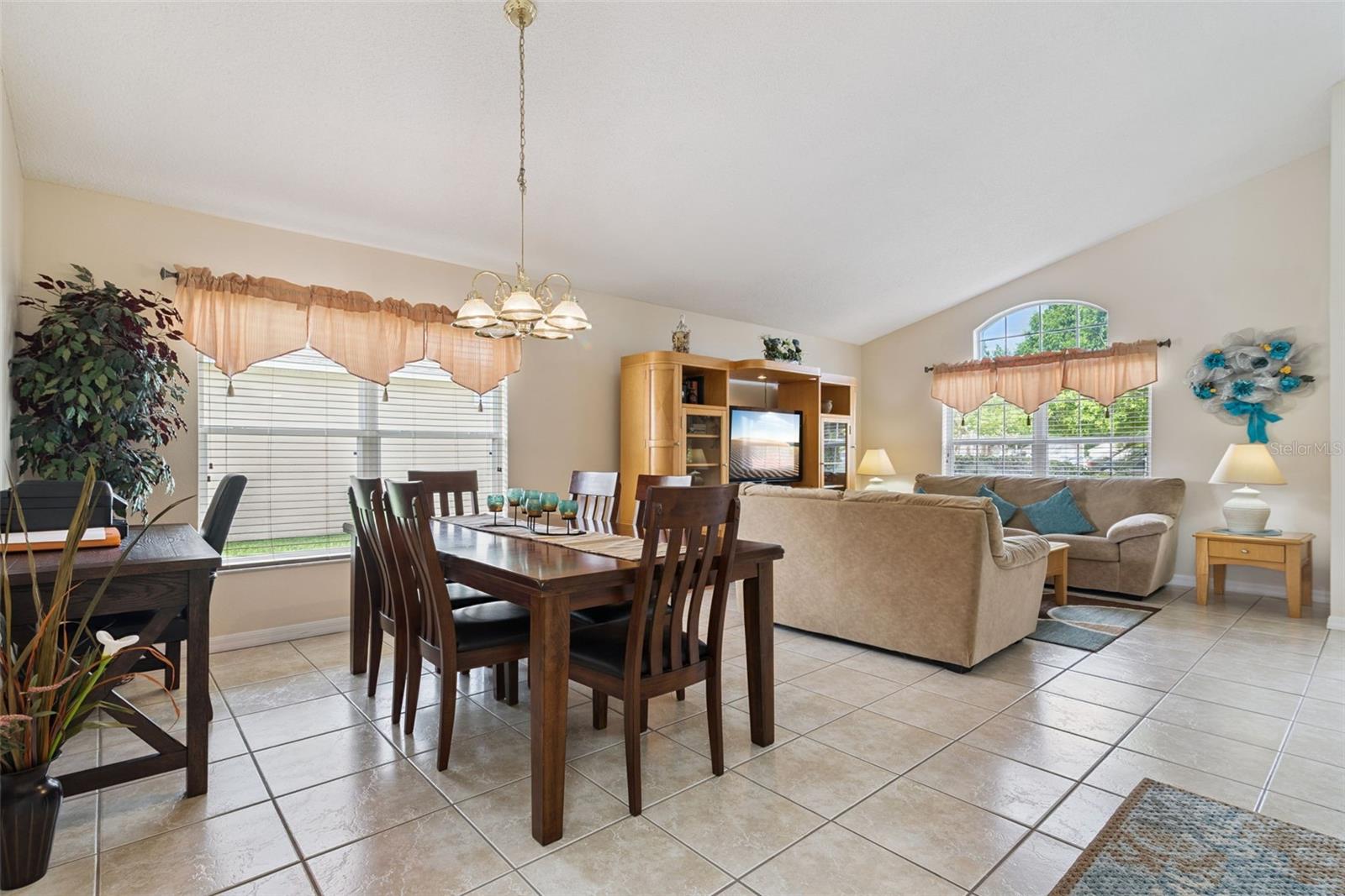 Image 16 of 55 For 967 Lake Berkley Drive