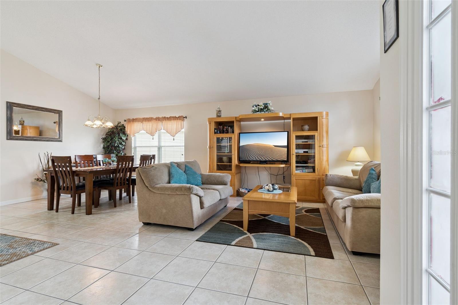 Image 17 of 55 For 967 Lake Berkley Drive