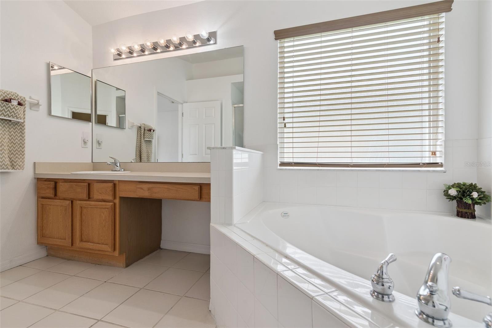 Image 39 of 55 For 967 Lake Berkley Drive