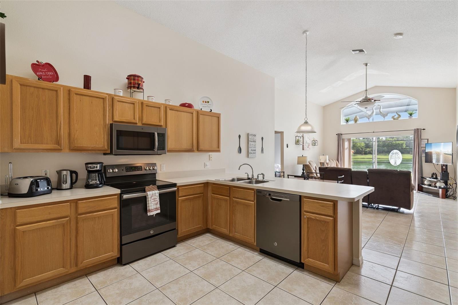 Image 8 of 55 For 967 Lake Berkley Drive