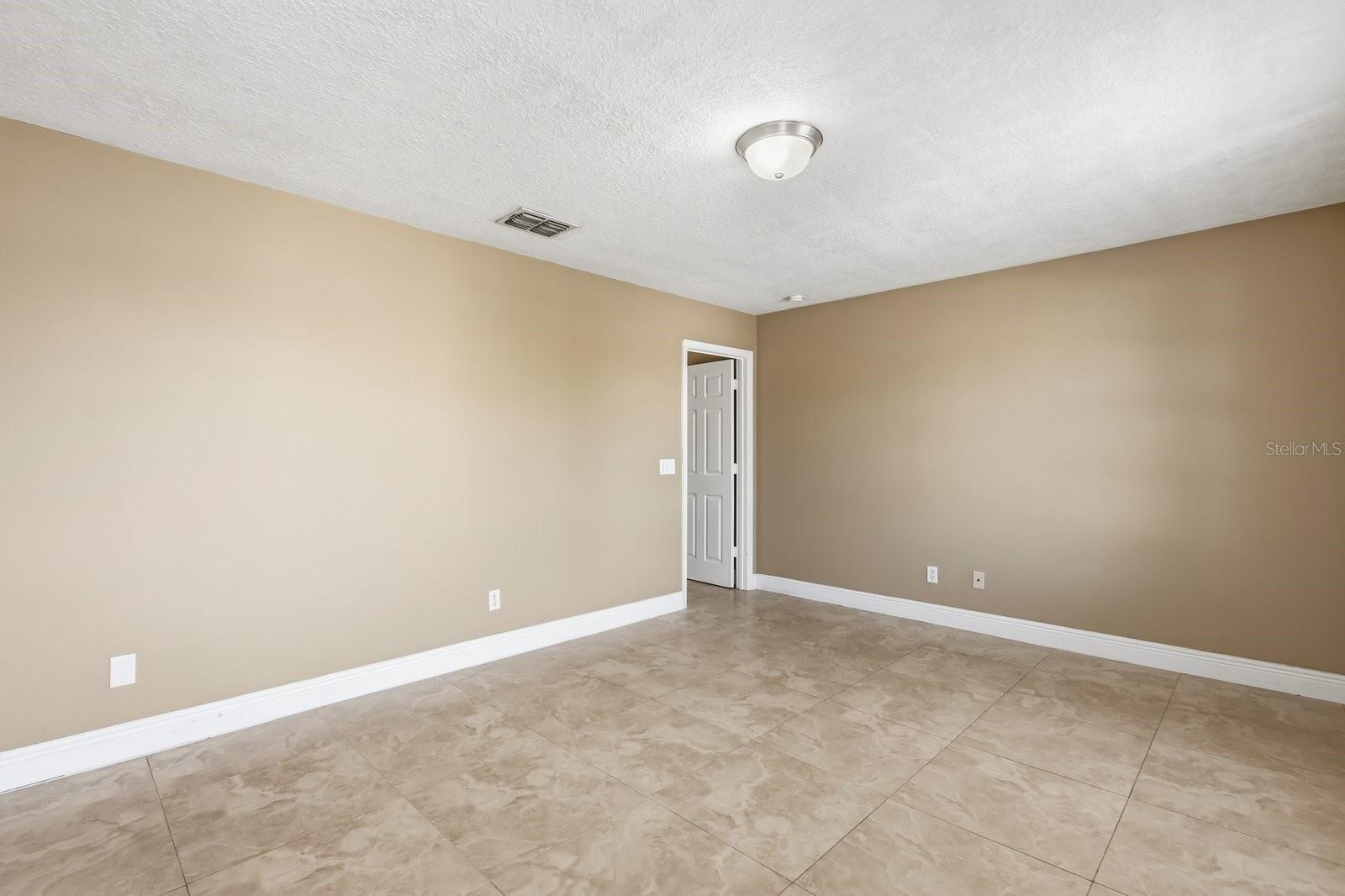 Image 23 of 46 For 1431 Clarks Summit Court