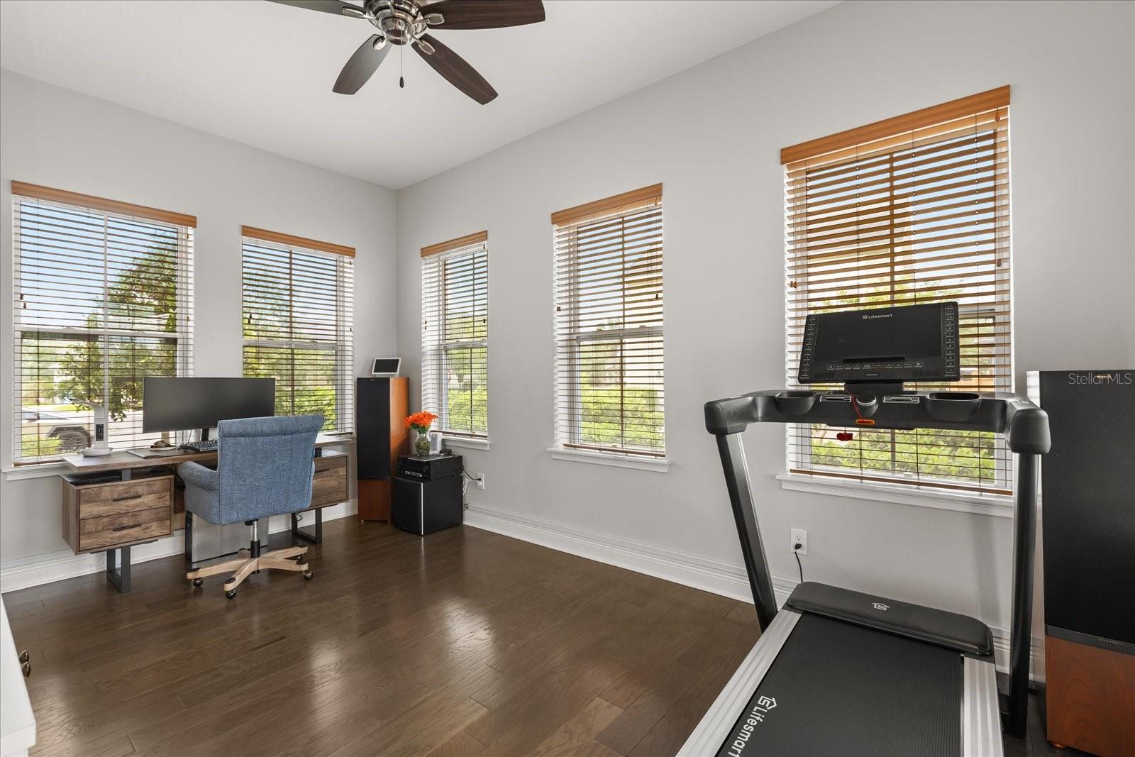 Image 17 of 52 For 8673 Reymont Street