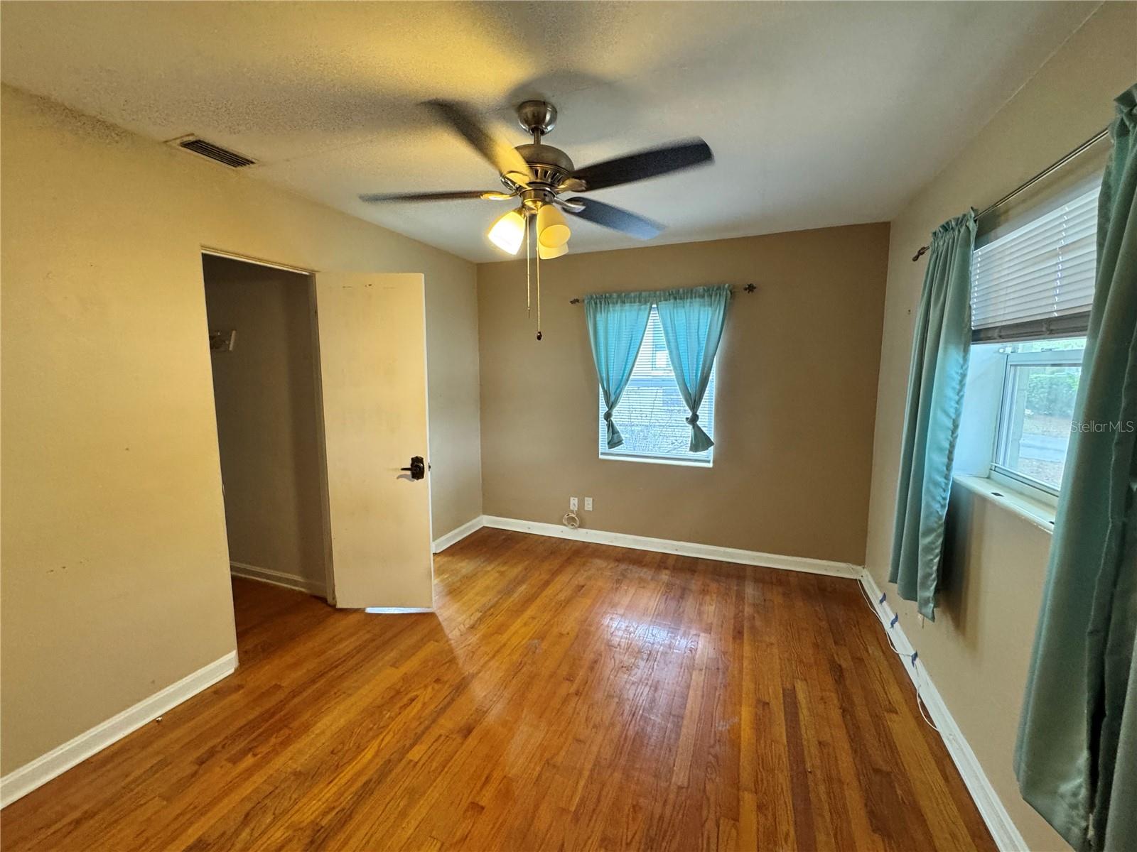 Image 15 of 30 For 2506 Delaney Avenue