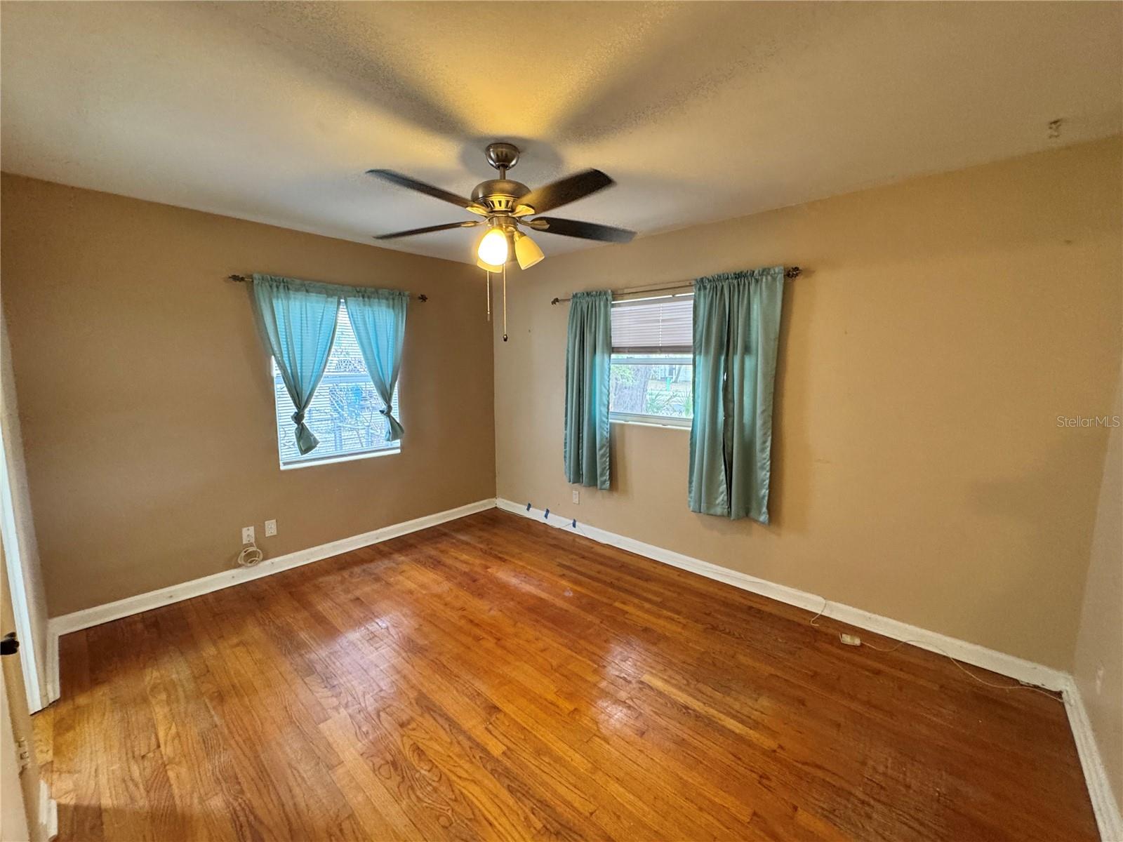 Image 16 of 30 For 2506 Delaney Avenue