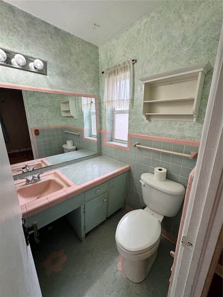 Image 17 of 30 For 2506 Delaney Avenue