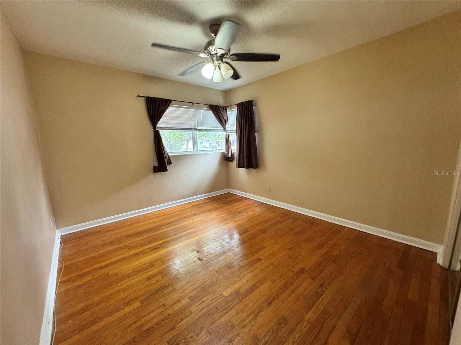 Image 22 of 30 For 2506 Delaney Avenue