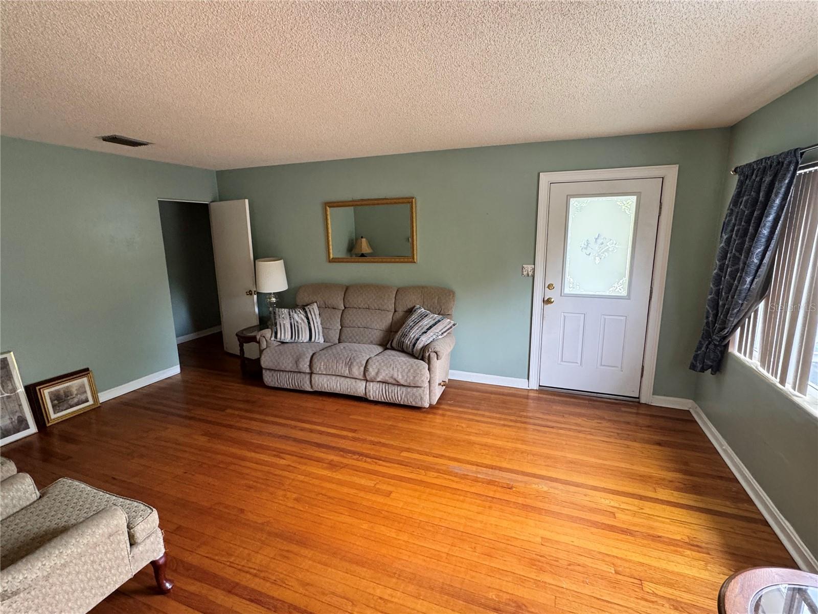 Image 3 of 30 For 2506 Delaney Avenue