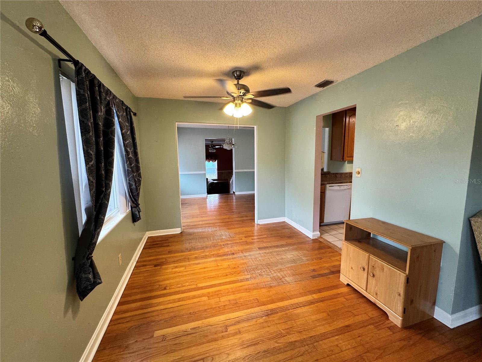 Image 5 of 30 For 2506 Delaney Avenue