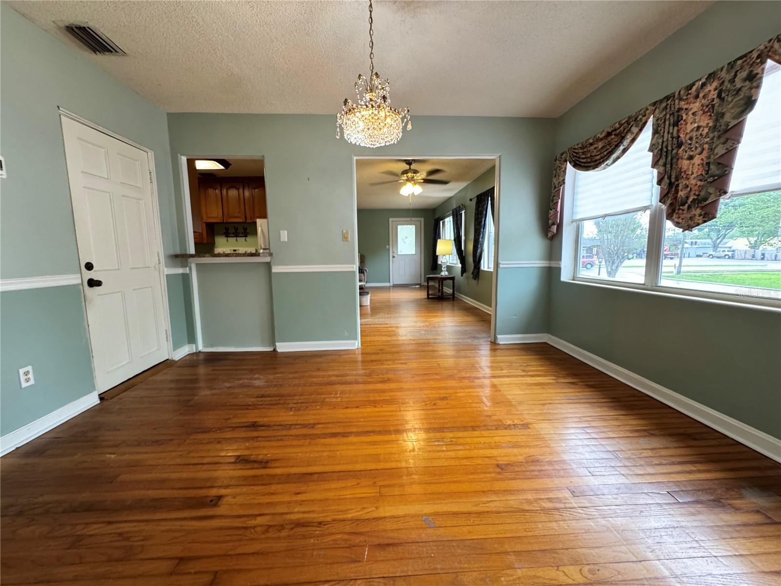 Image 8 of 30 For 2506 Delaney Avenue