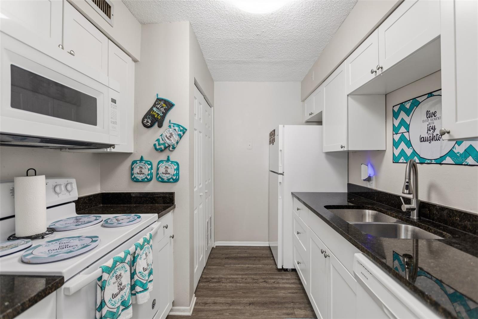 Image 5 of 14 For 7506 Presley Place 113