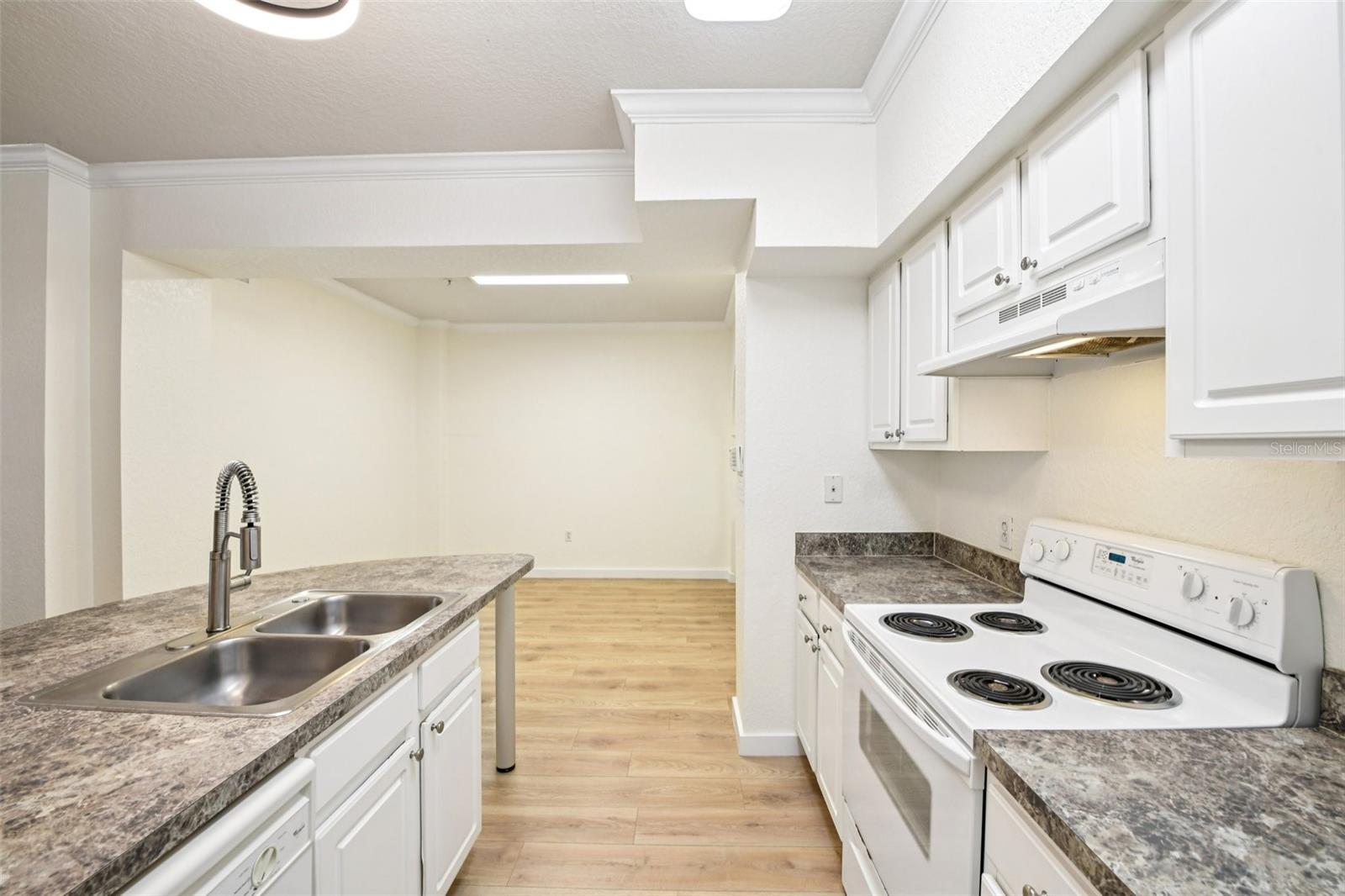 Image 11 of 46 For 911 Orange Avenue 101