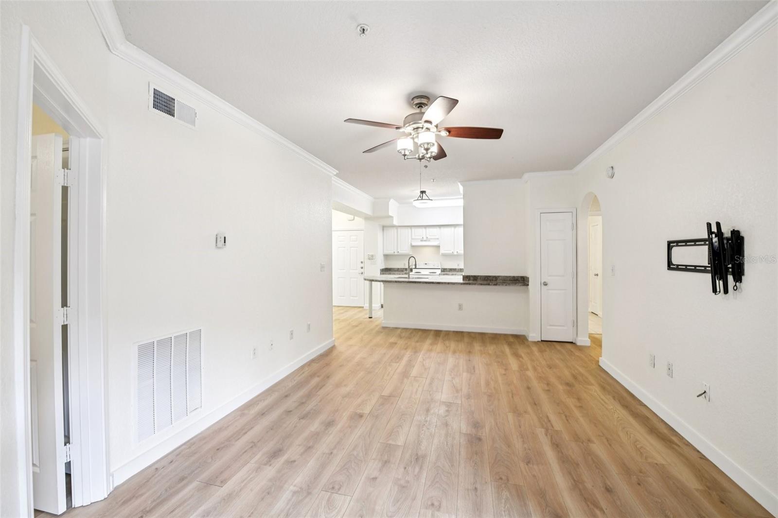 Image 13 of 46 For 911 Orange Avenue 101