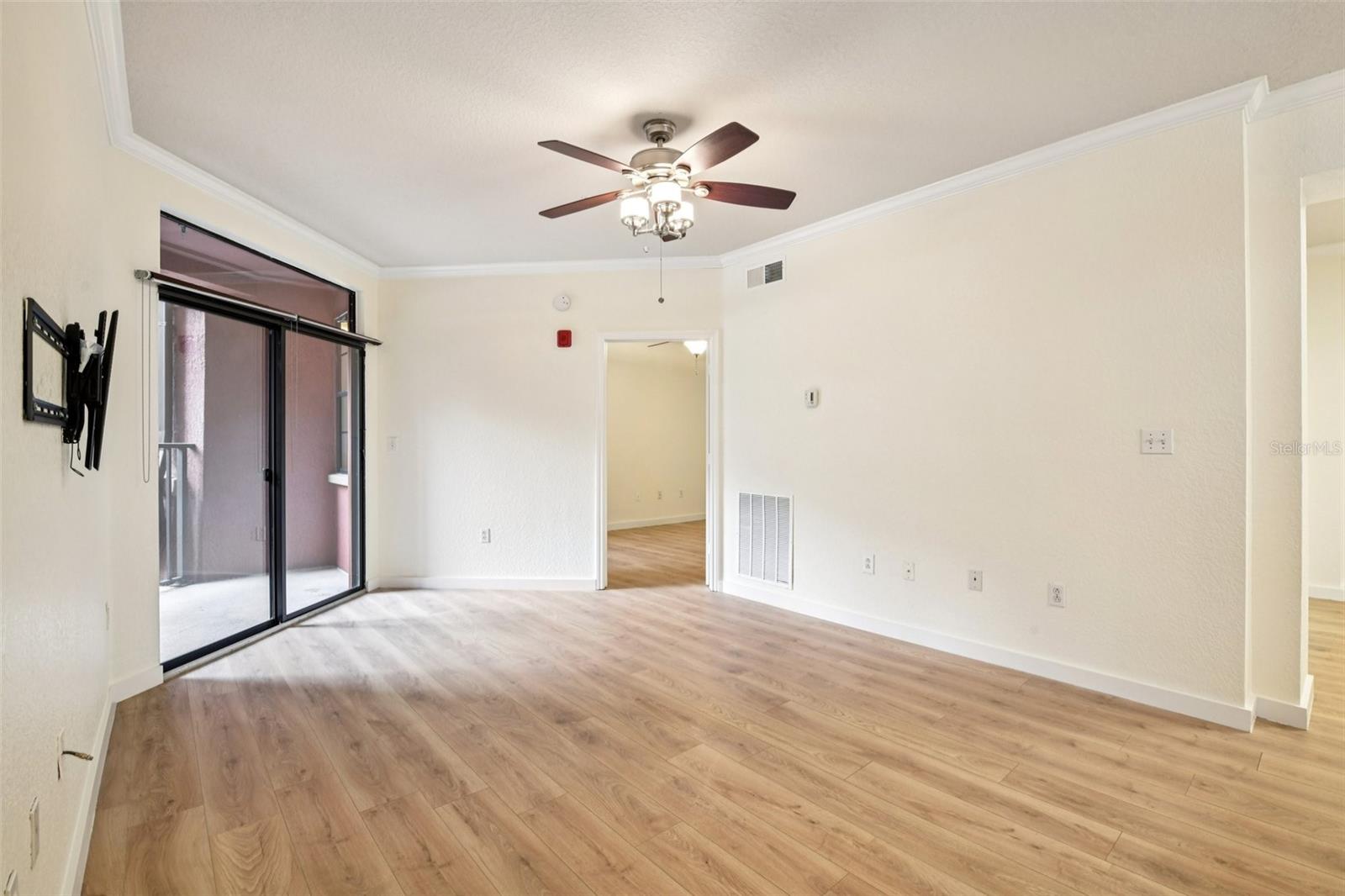 Image 15 of 46 For 911 Orange Avenue 101