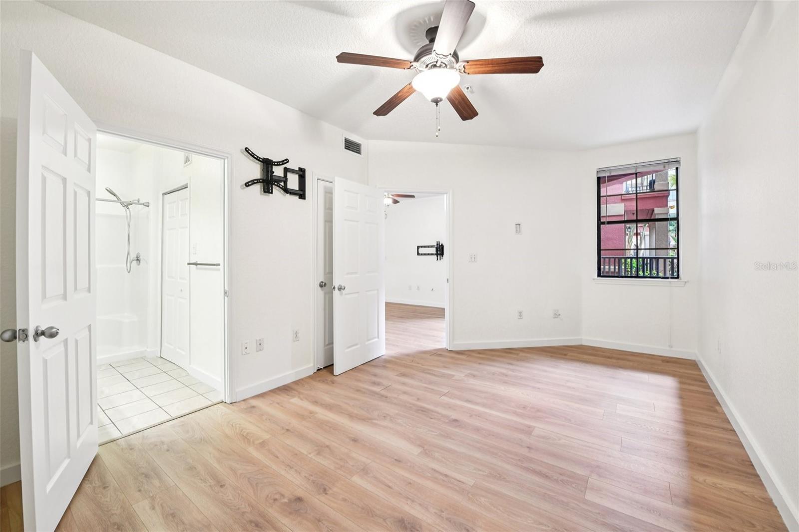 Image 19 of 46 For 911 Orange Avenue 101