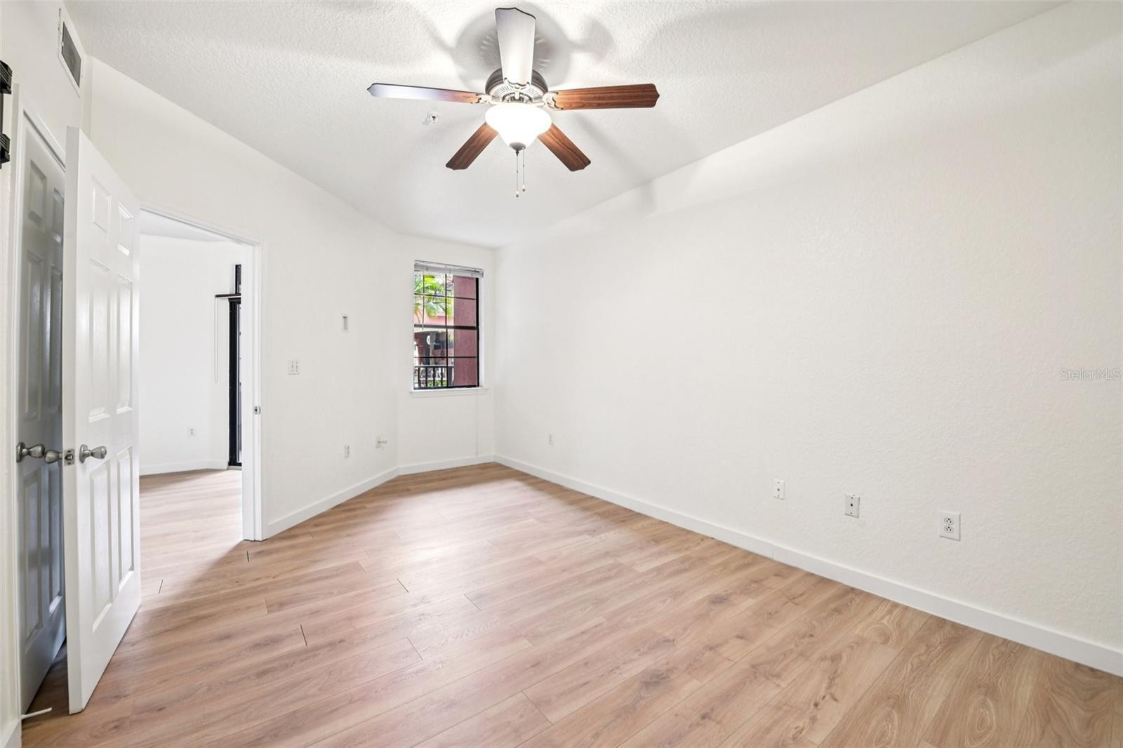 Image 20 of 46 For 911 Orange Avenue 101