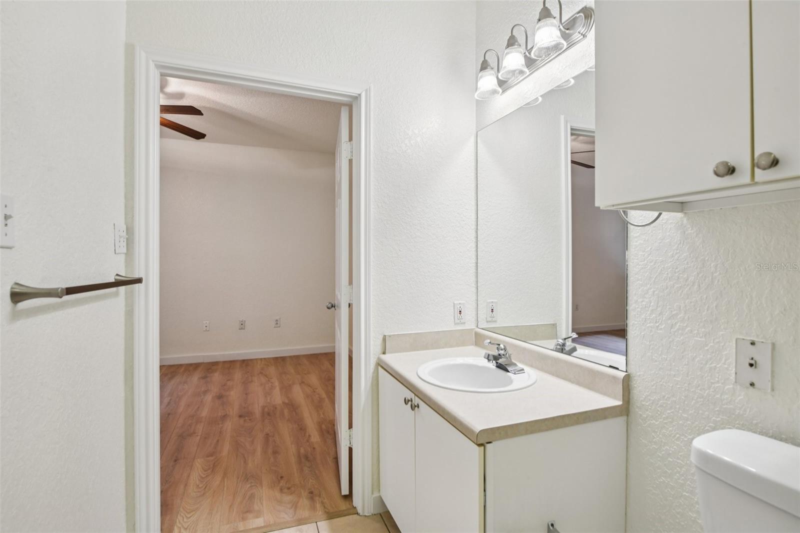 Image 22 of 46 For 911 Orange Avenue 101